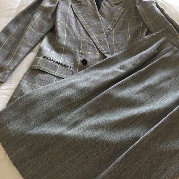 Suit - Picture 3 of 8